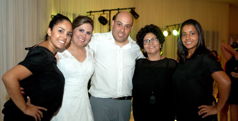 Equipe Ivanilde Reis Cerimonial e os noivos Maiara Bertelli e Roberto Julião