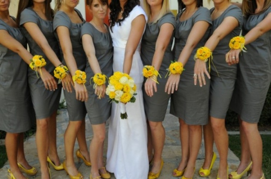wrist+corsages+for+bridesmaids